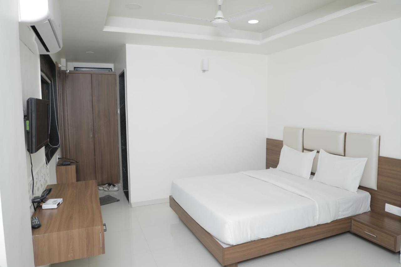 Hotel Lotus Chandrapur Екстериор снимка