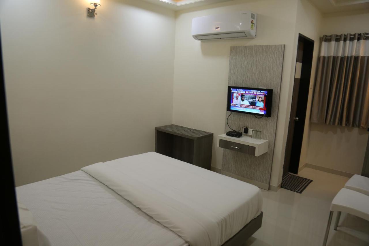 Hotel Lotus Chandrapur Екстериор снимка