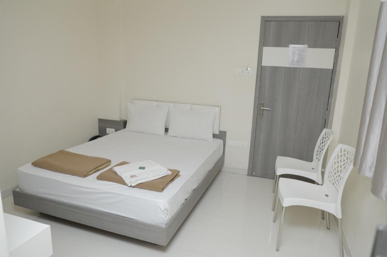 Hotel Lotus Chandrapur Екстериор снимка