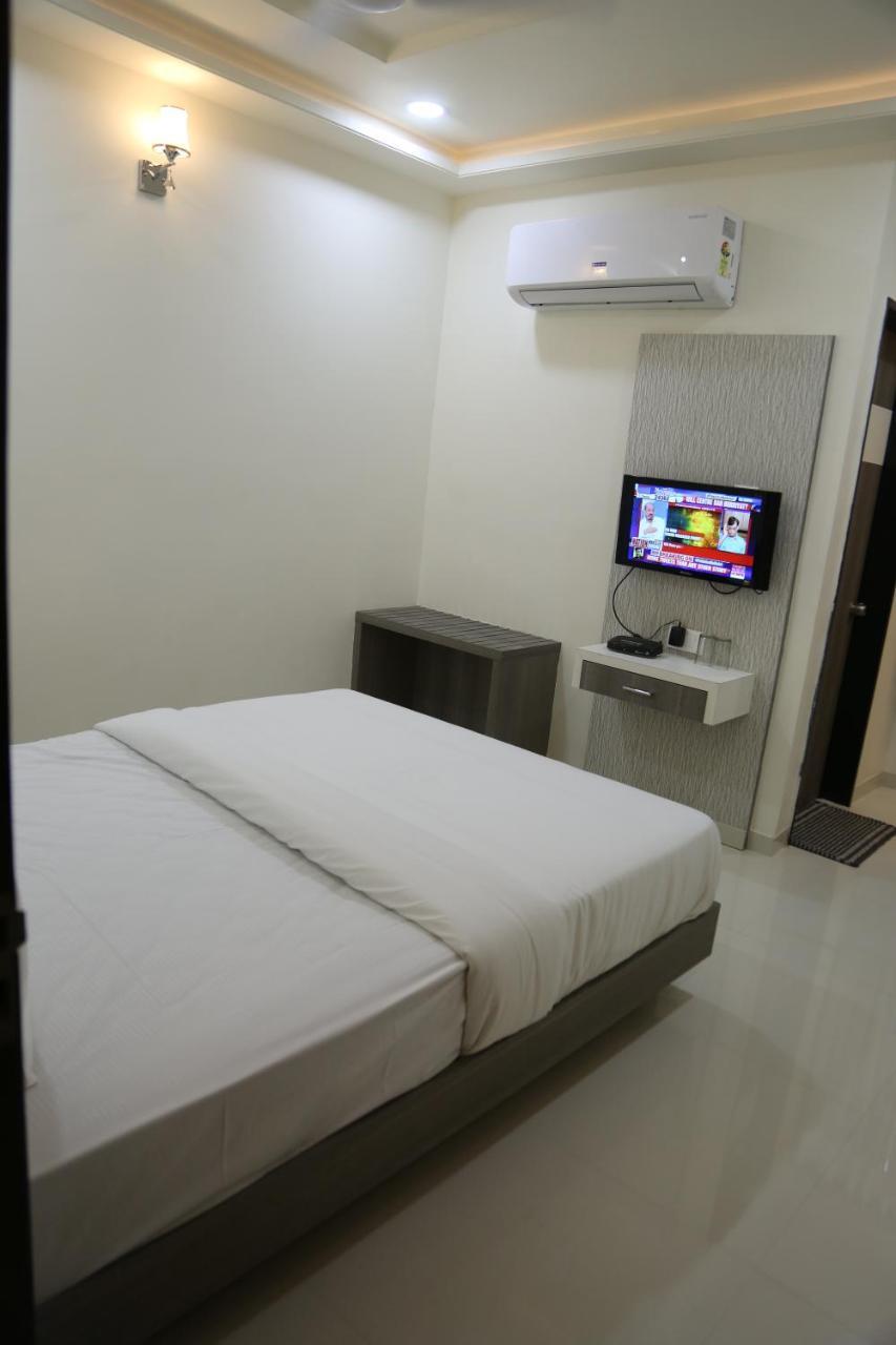 Hotel Lotus Chandrapur Екстериор снимка