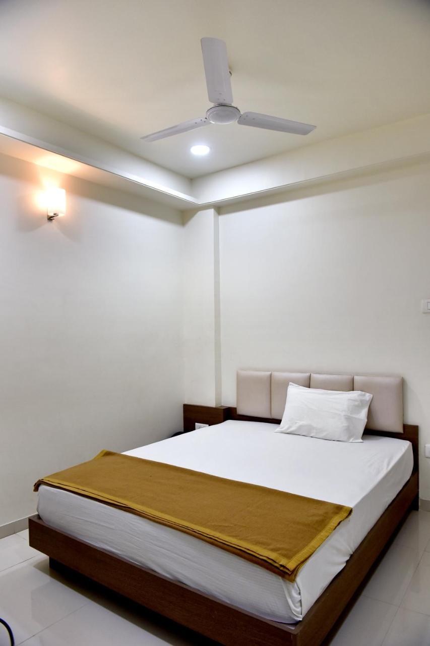 Hotel Lotus Chandrapur Екстериор снимка