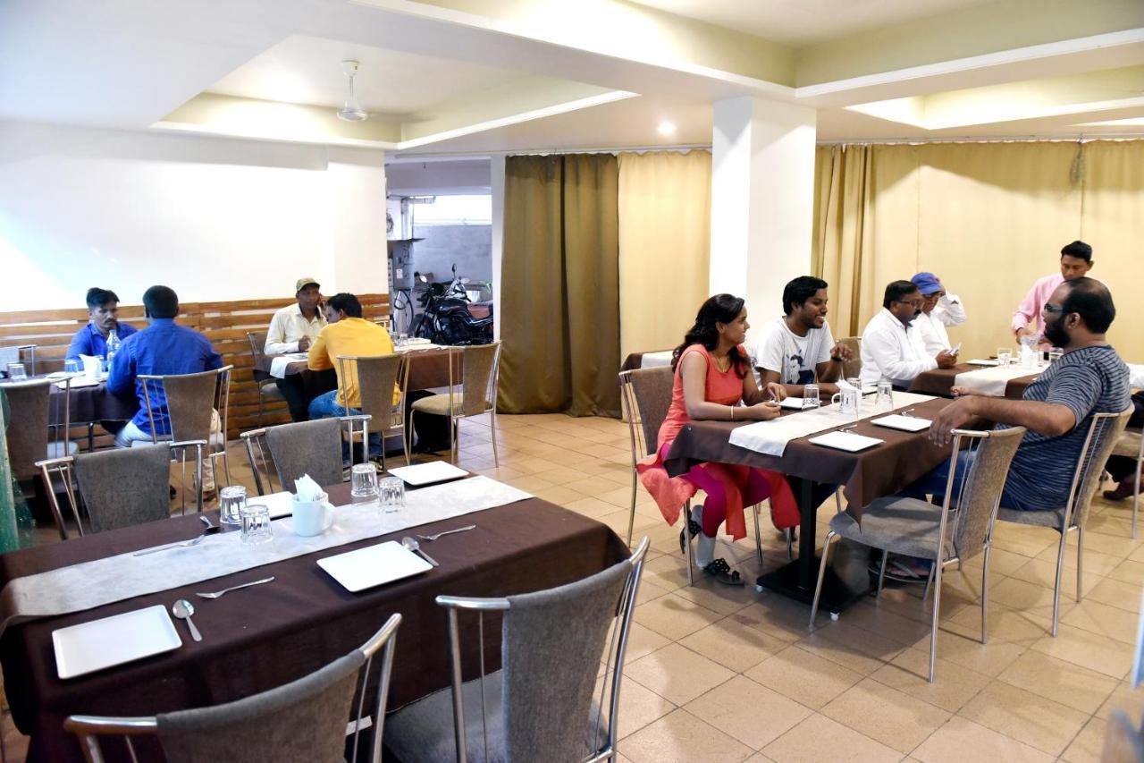 Hotel Lotus Chandrapur Екстериор снимка